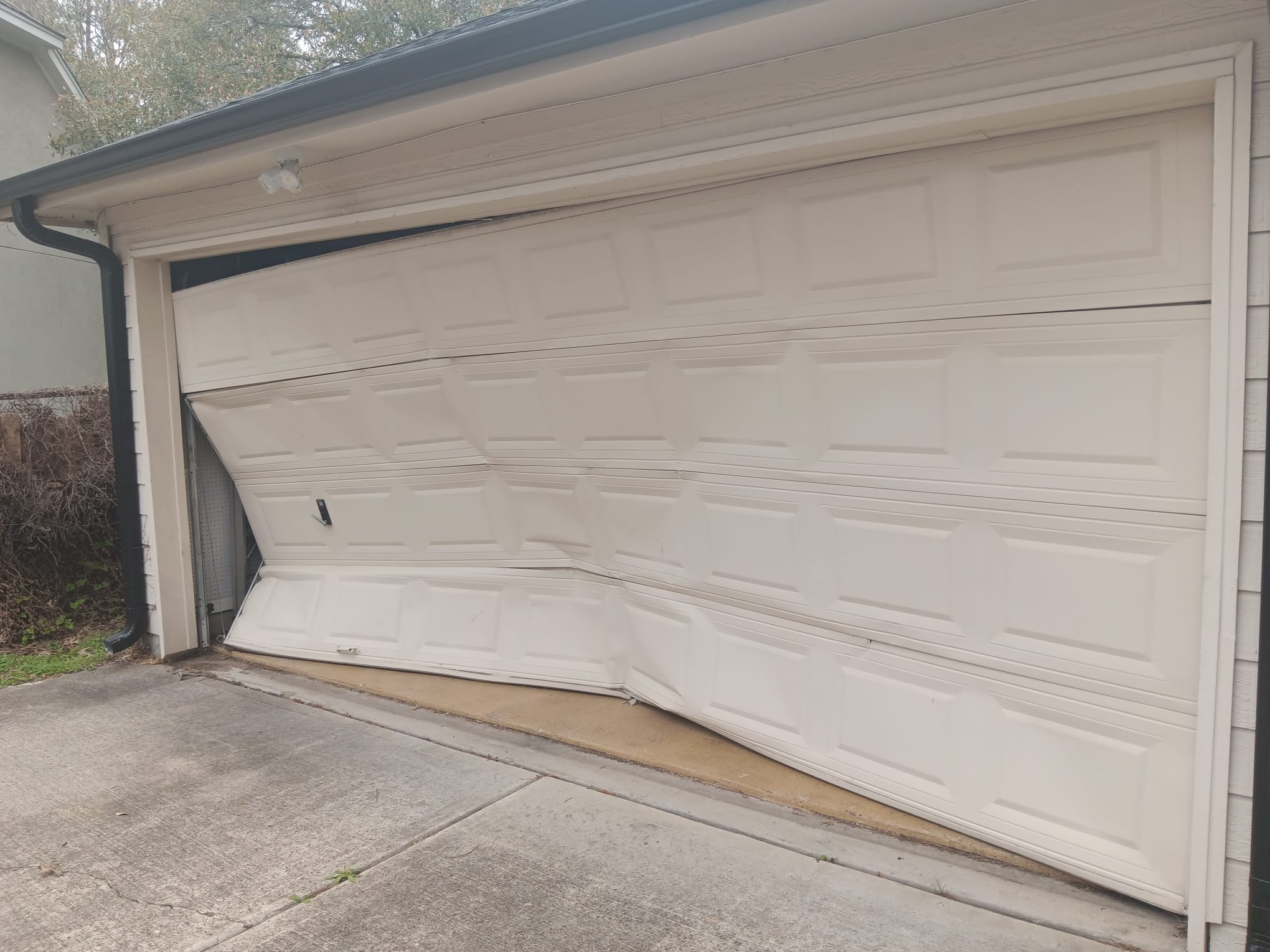 24/7 Emergency Service — Lemus Garage Door Services, Licensed & Insured, (281) 906-4783